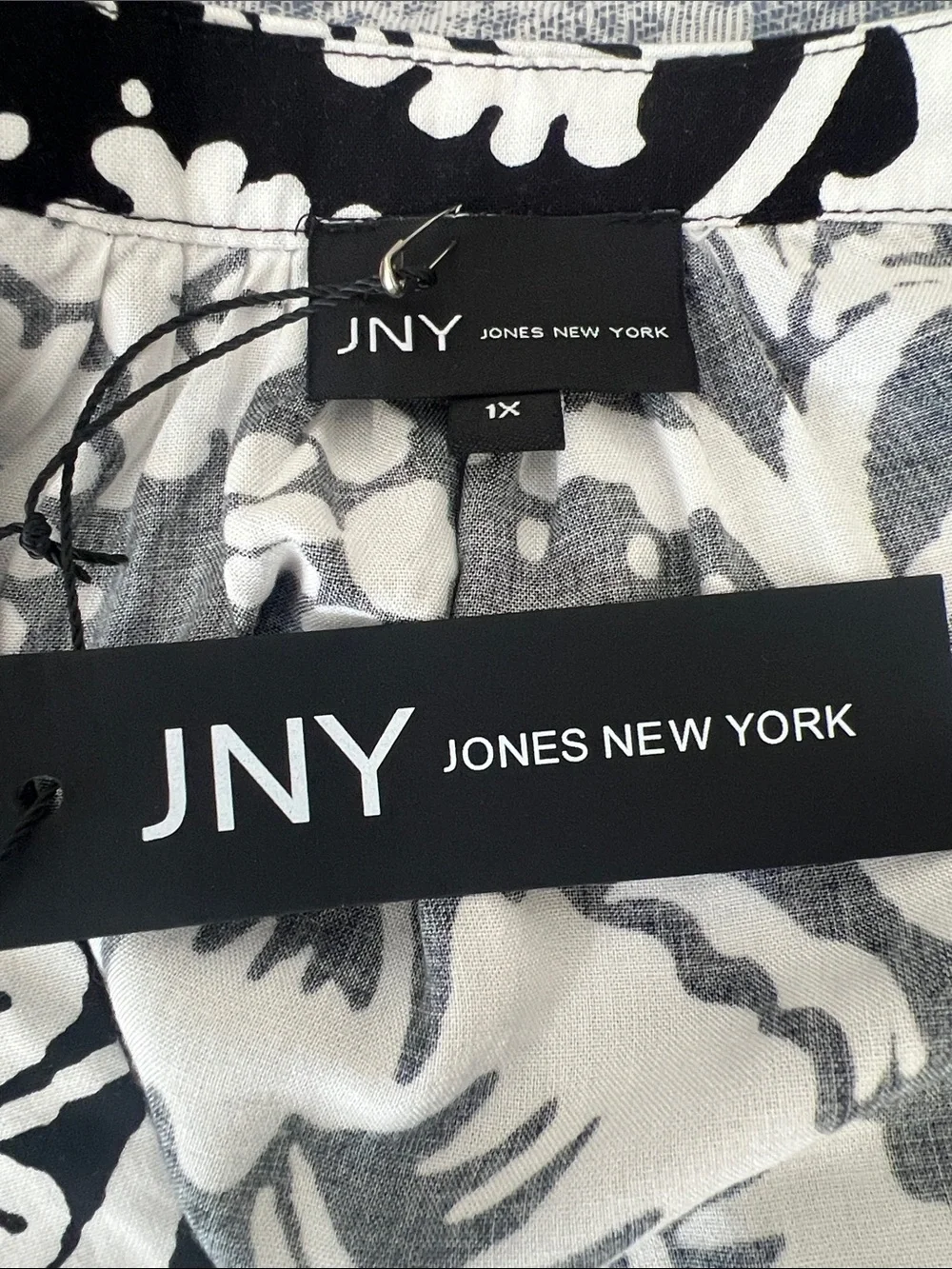NEW Jones NY Black & White Floral V-Neck Women's Flutter Sleeve Top, Size 1X